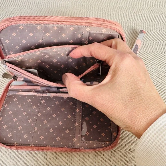 Lug Pink and Gray Camouflage Quilted Clutch - Picture 8 of 16